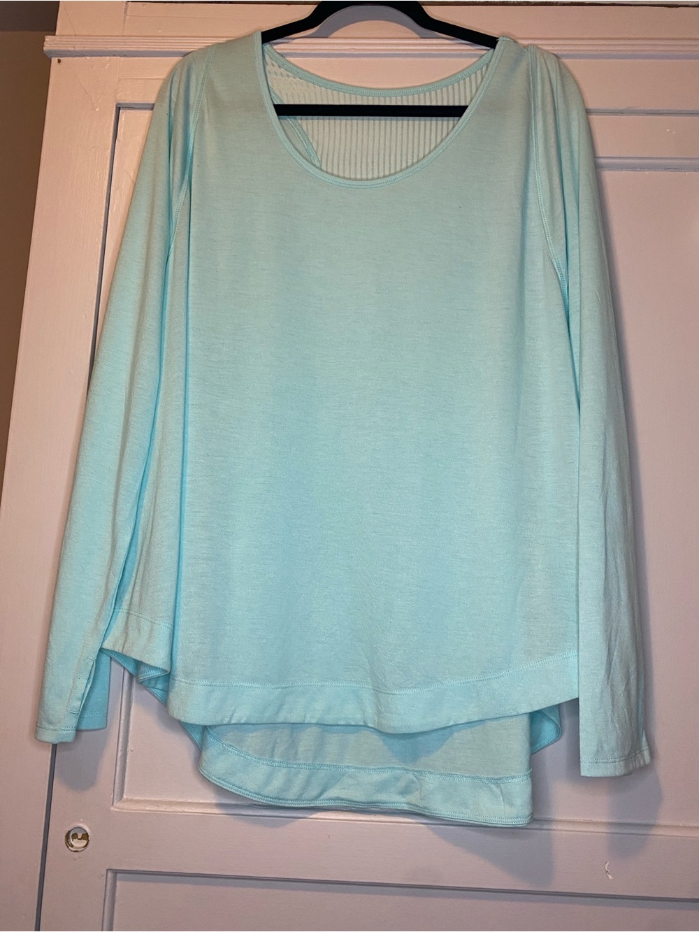 Mint colored Women's Long Sleeve Scoop Neck Top - size 2XL